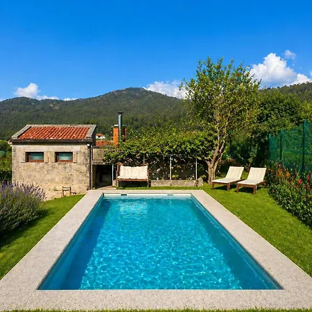Holibai Casa Celso , Casa Con Piscina Y Jardin Cerca De Playa America Vila *