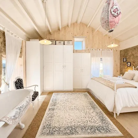 Holibai Casa Celso , Casa Con Piscina Y Jardin Cerca De Playa America *
