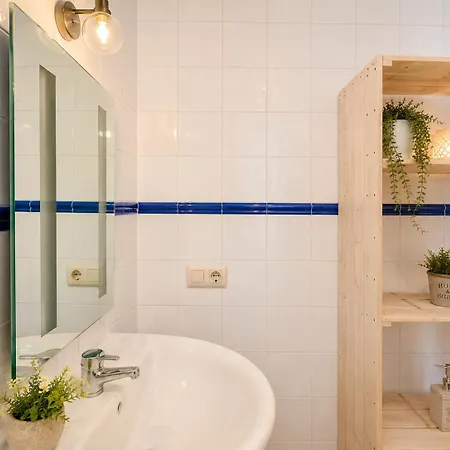 Holibai Casa Celso , Casa Con Piscina Y Jardin Cerca De Playa America * Gondomar